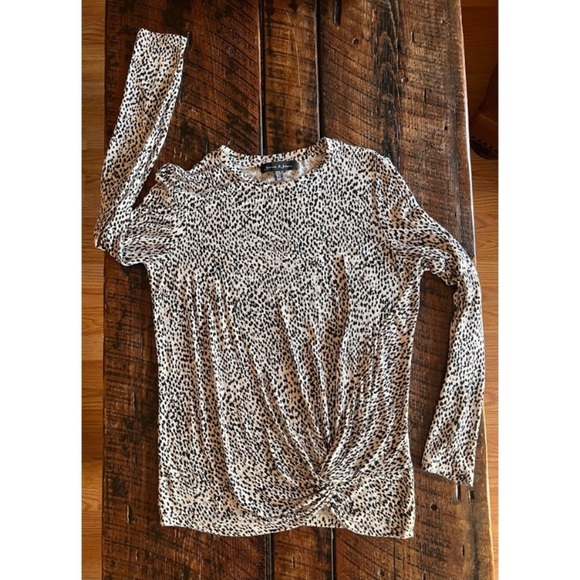 Jasmine and Juliana long sleeved Shirt/top/blouse with knot at the hip - Picture 3 of 7